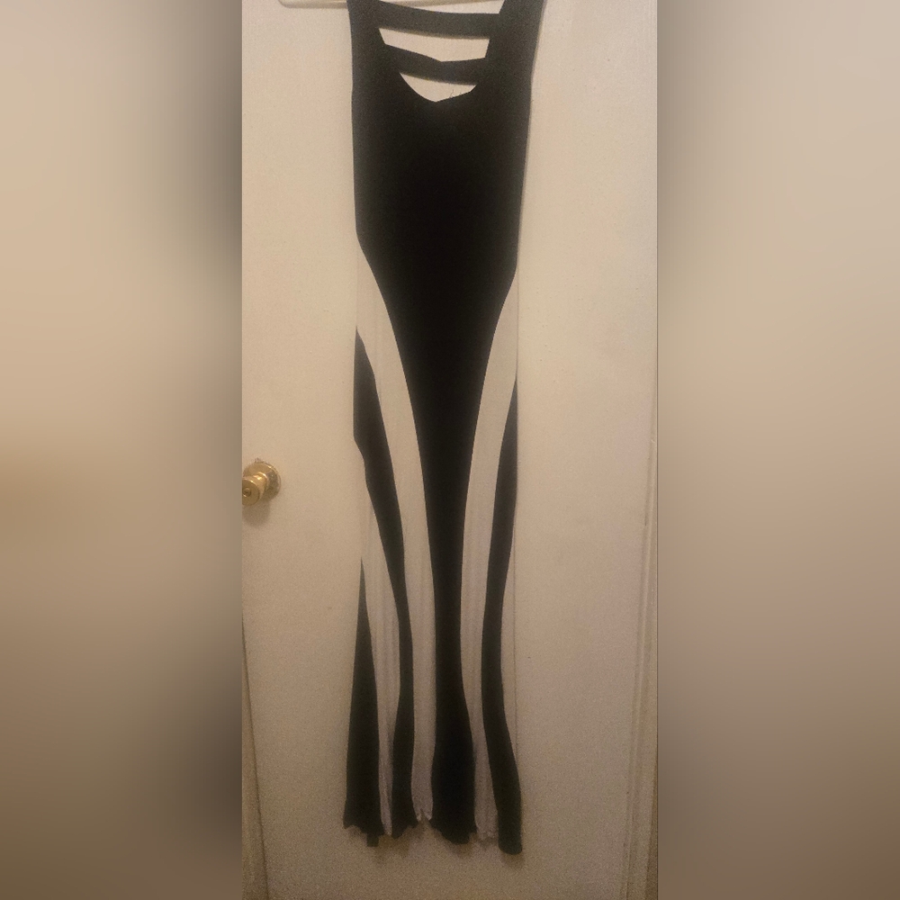 VENUS Black and White Maxi Dress